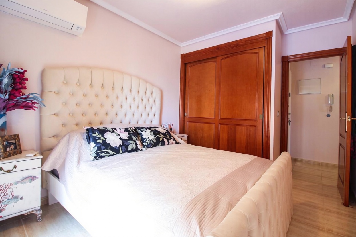 Apartamento em primeira linha de praia em La Manga del Mar Menor — Quarto