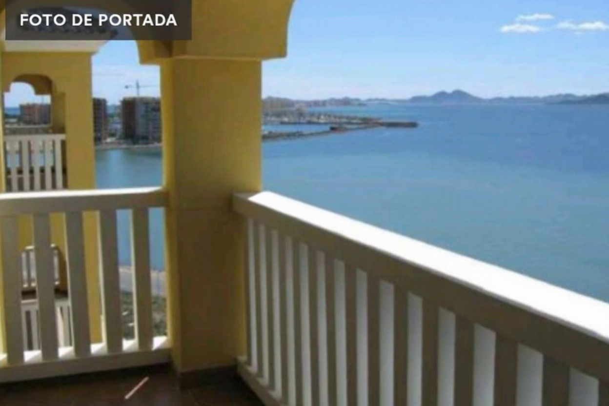 Beachfront flat in La Manga del Mar Menor — Sea terrace