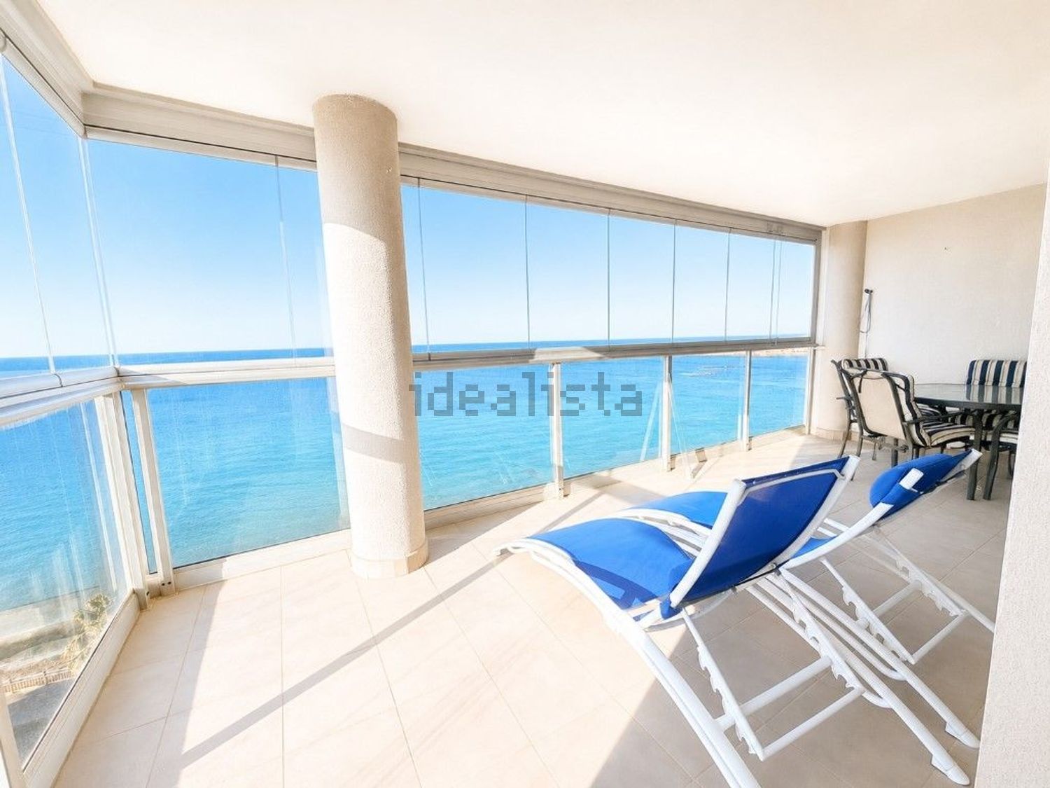 Piso en venta en primera línea de playa en La Manga del Mar Menor