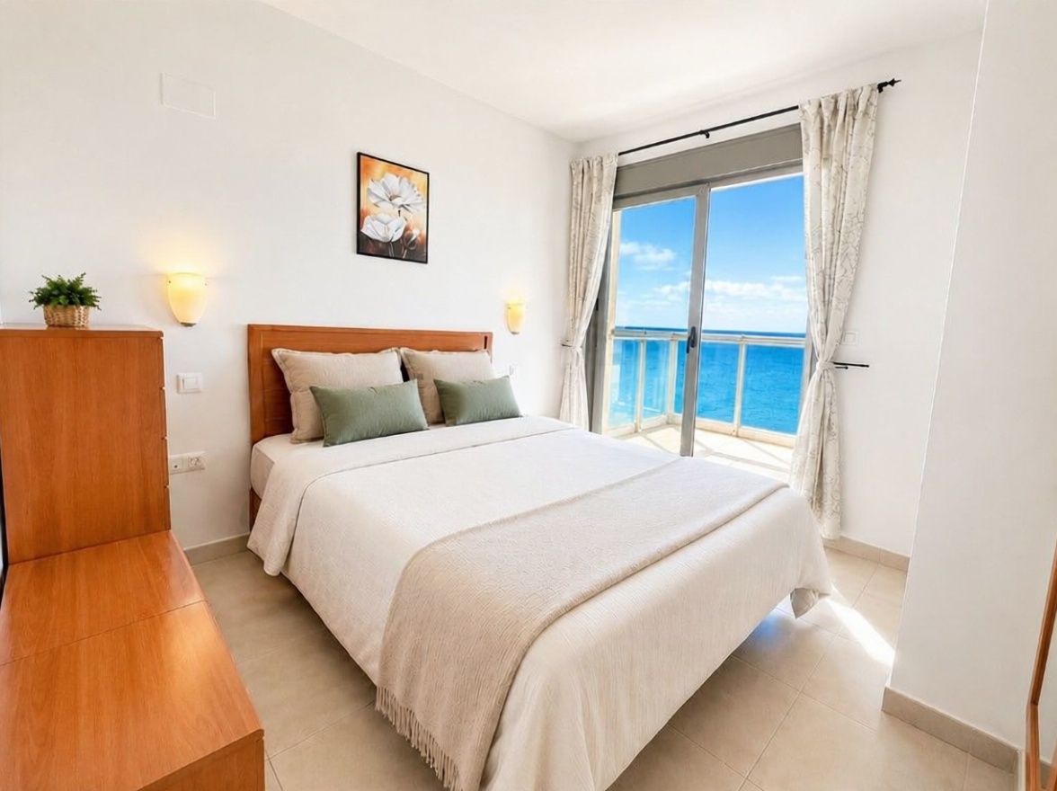 Beachfront flat in La Manga del Mar Menor — Bedroom