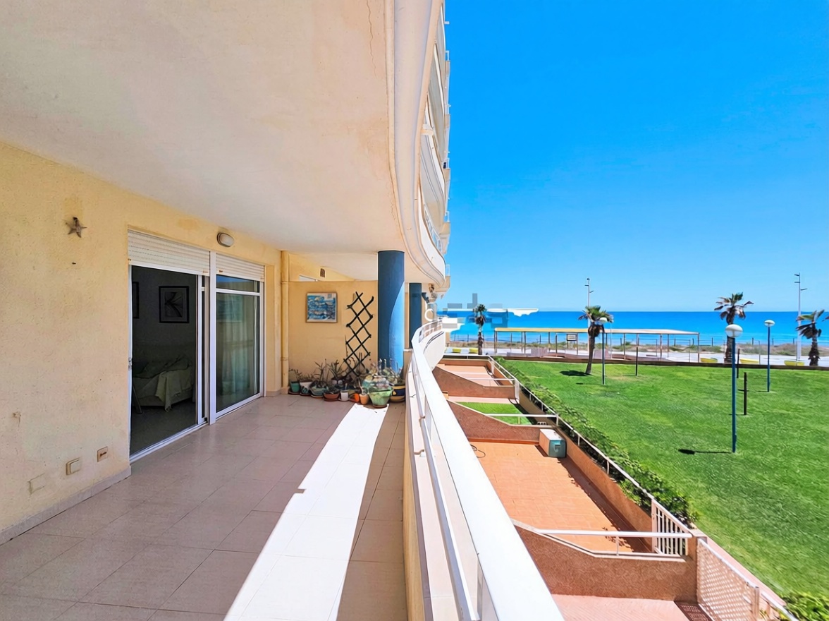 Piso en primera línea de playa en La Manga del Mar Menor — Terraza mar