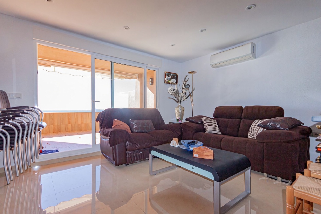Apartamento em primeira linha de praia em La Manga del Mar Menor — Sala