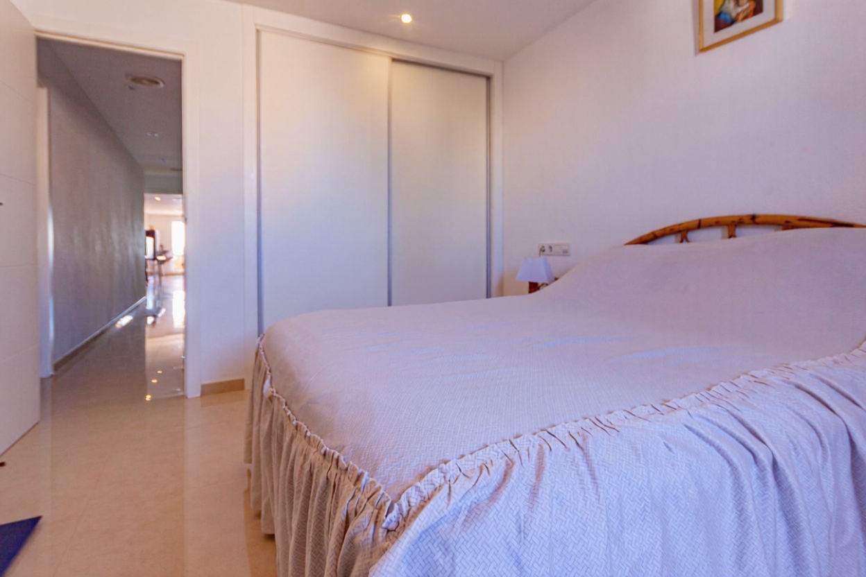 Apartamento em primeira linha de praia em La Manga del Mar Menor — Quarto