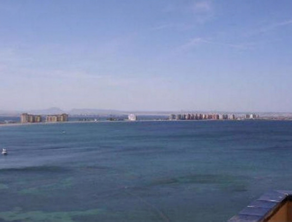 Ático en primera línea de mar en La Manga del Mar Menor