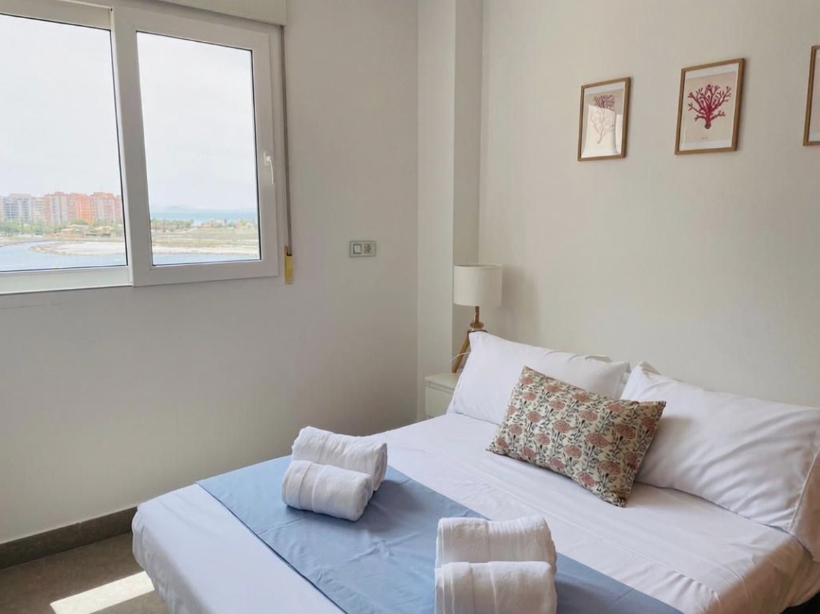 Apartamento em primeira linha de praia em La Manga del Mar Menor — Quarto