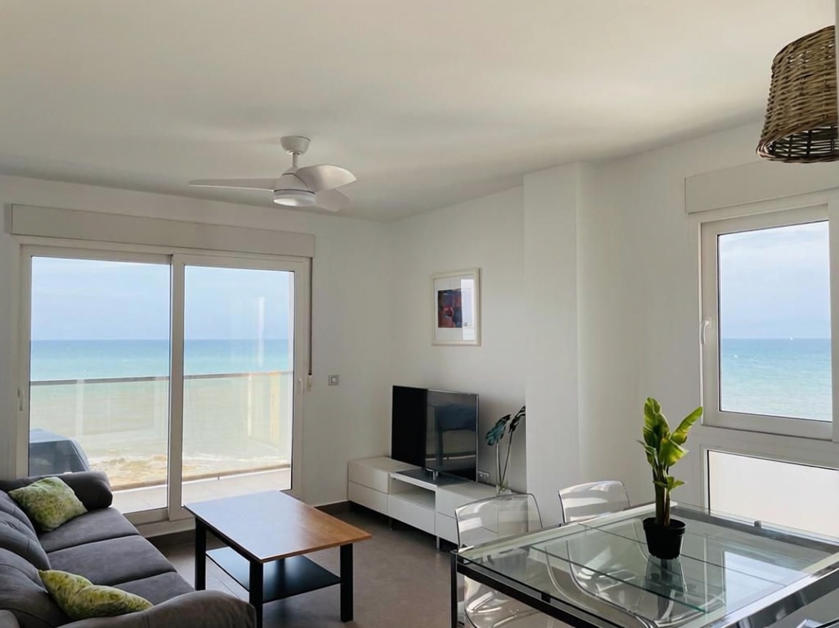 Apartamento em primeira linha de praia em La Manga del Mar Menor — Sala