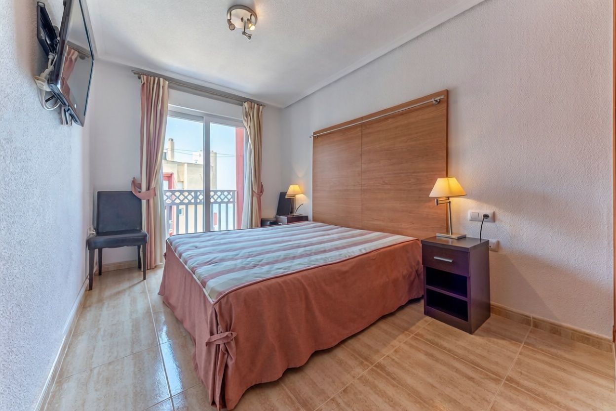 Ático en primera línea de mar en La Manga del Mar Menor — Dormitorio