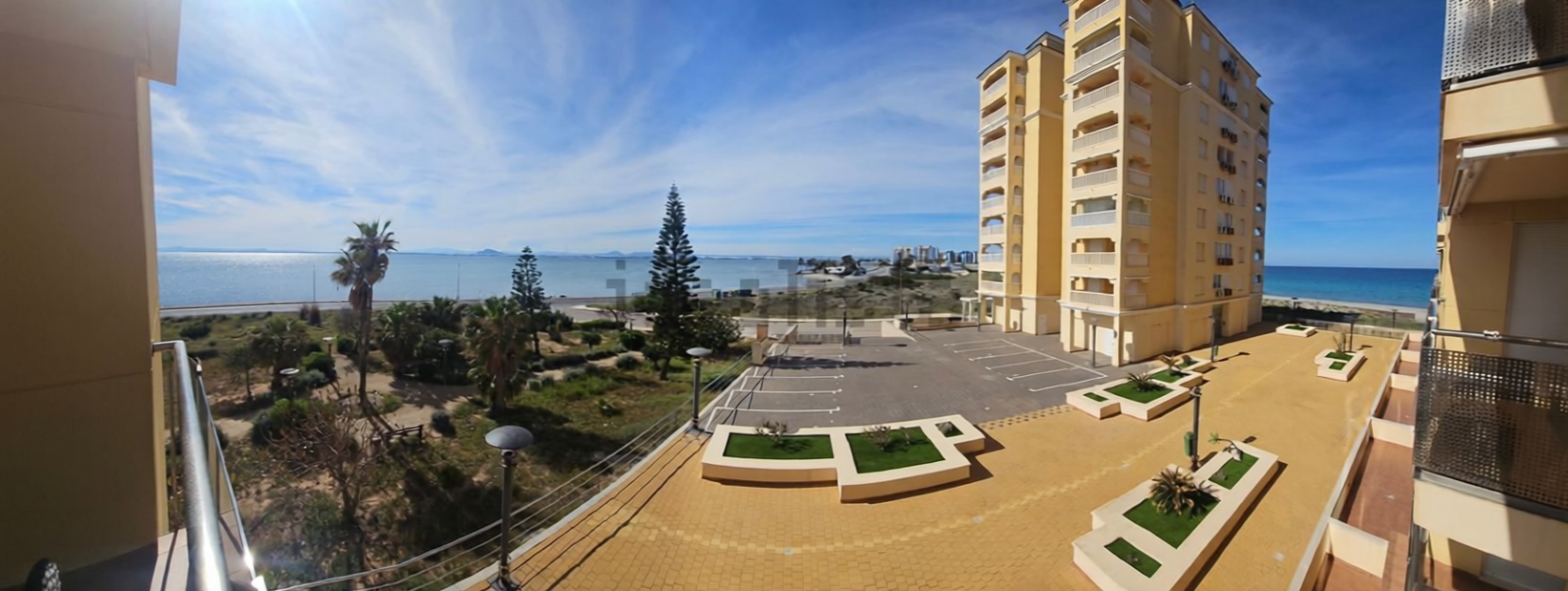 Beachfront flat in La Manga del Mar Menor — Bedroom