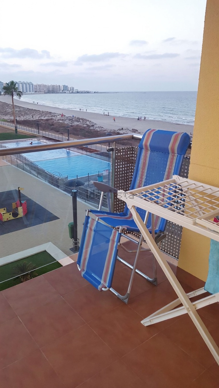Apartamento em primeira linha de praia em La Manga del Mar Menor — Terraço mar