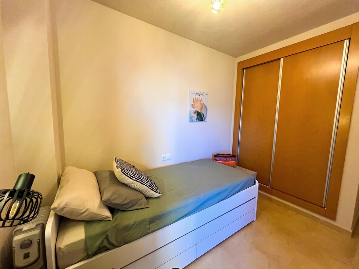 Piso en primera línea de playa en La Manga del Mar Menor — Dormitorio