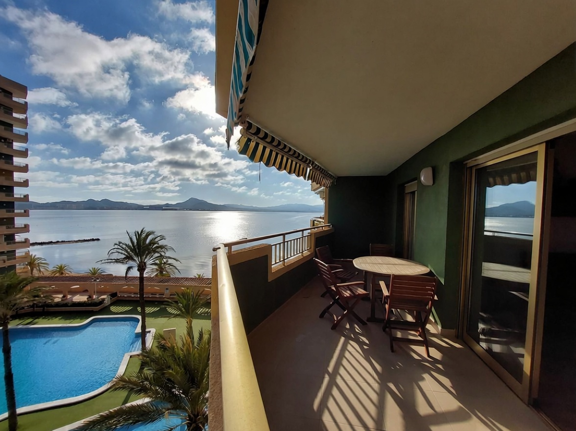 Beachfront flat in La Manga del Mar Menor — Sea terrace