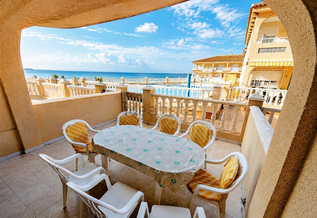 Dúplex en primera línea de playa en La Manga del Mar Menor — Terraza mar