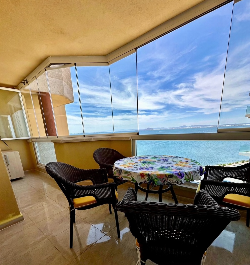 Beachfront flat in La Manga del Mar Menor