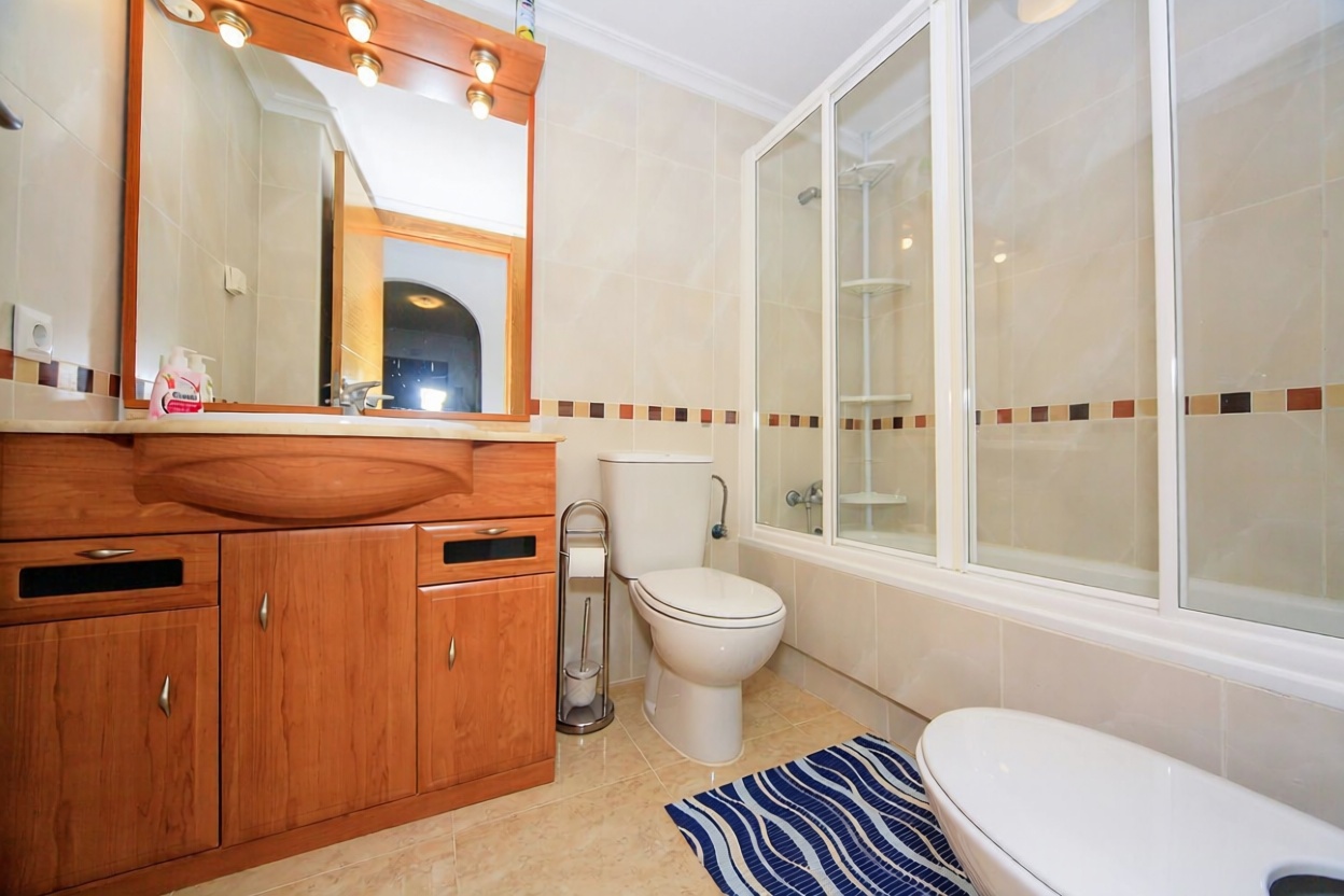 Beachfront flat in La Manga del Mar Menor — Bathroom