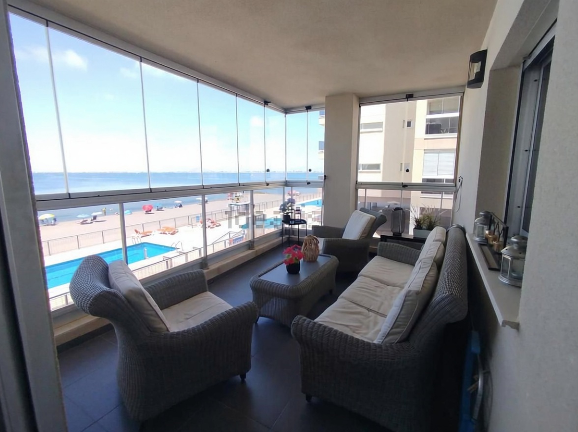 Beachfront flat in La Manga del Mar Menor