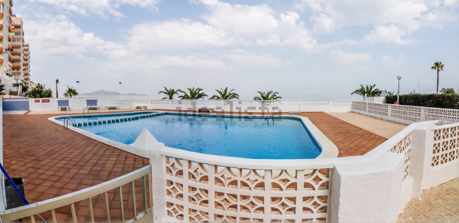 Beachfront flat in La Manga del Mar Menor — Pool
