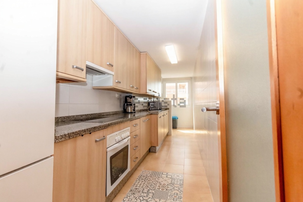 Beachfront flat in La Manga del Mar Menor — Kitchen