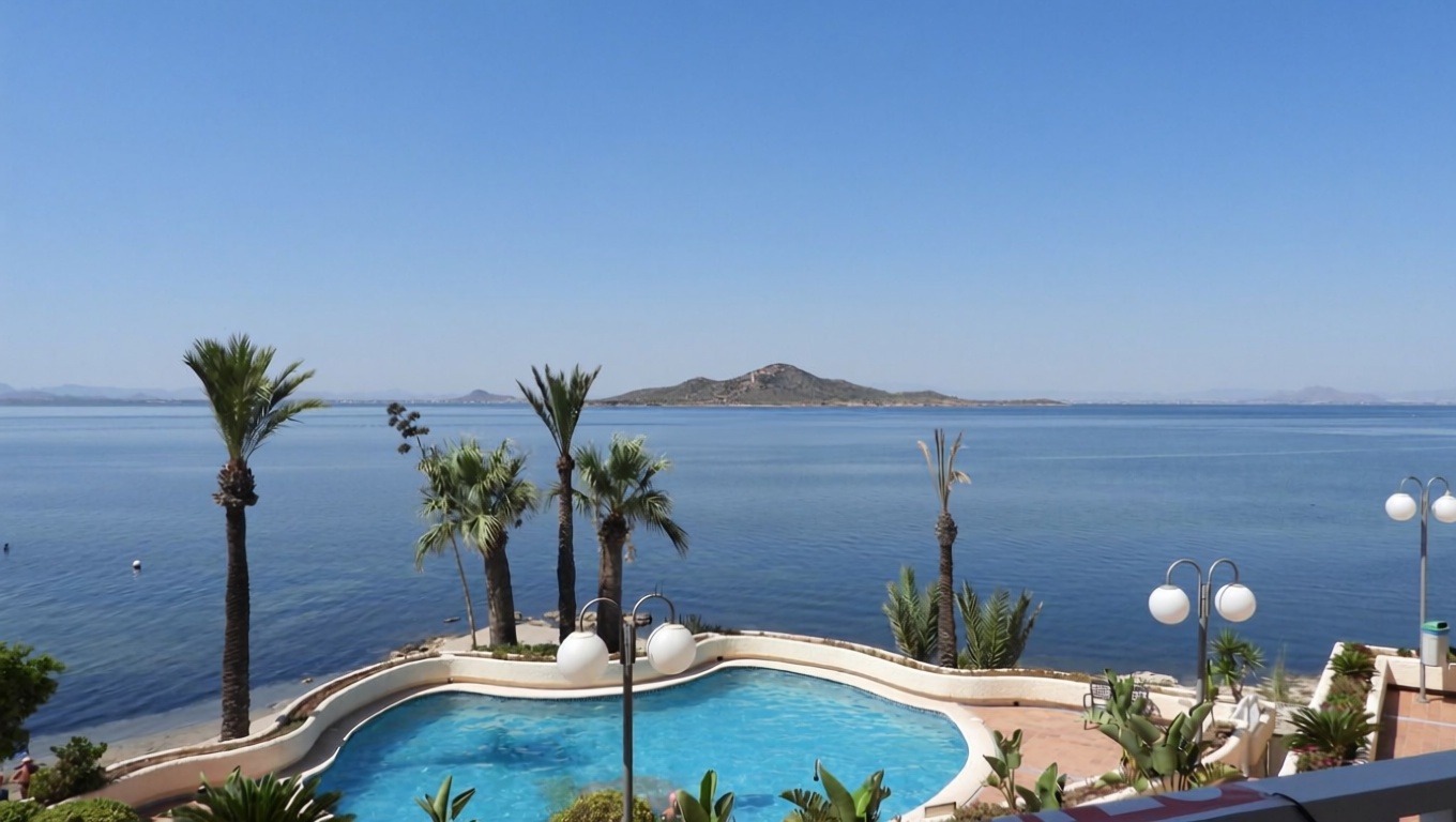 Appartement en première ligne de plage à La Manga del Mar Menor — Vue mer