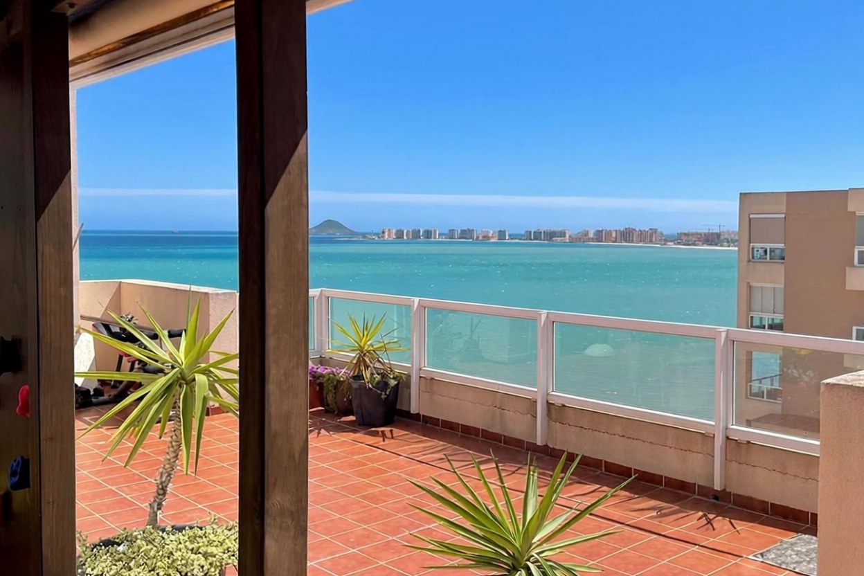 Appartement en attique en première ligne de mer à La Manga del Mar Menor