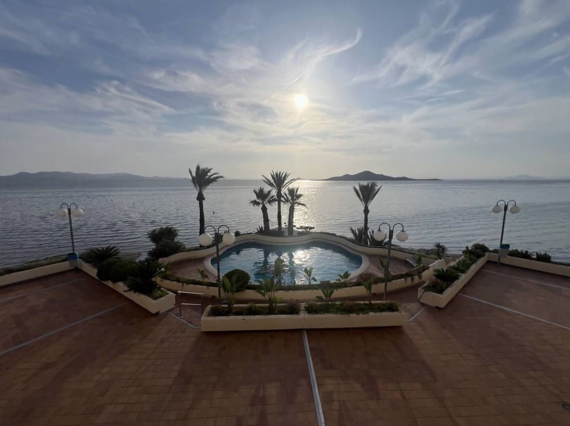 Appartement en première ligne de plage à La Manga del Mar Menor — Vue mer