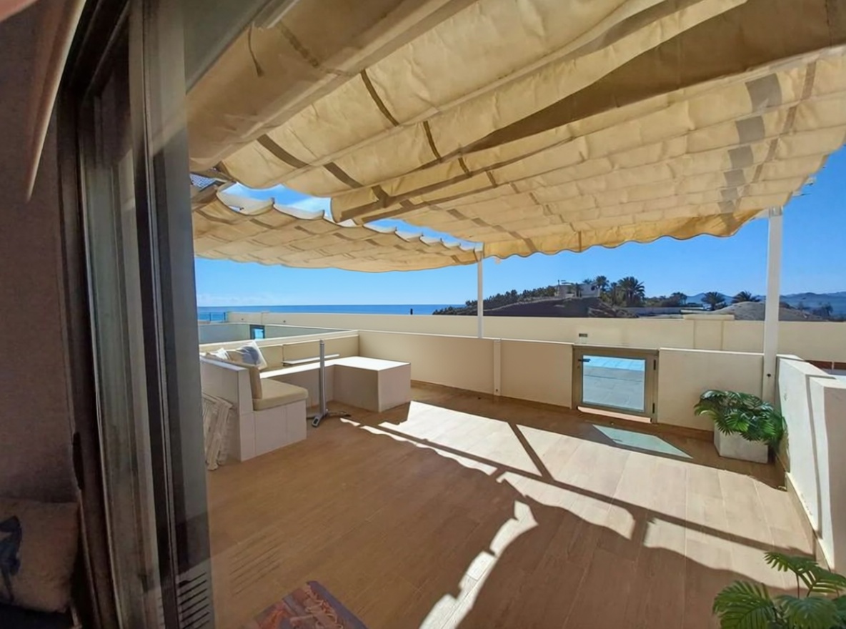 Beachfront flat in La Manga del Mar Menor — Sea terrace