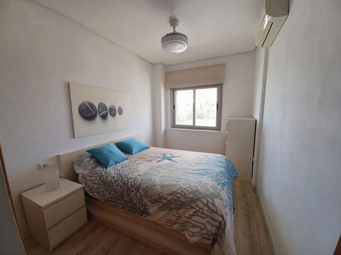 Beachfront flat in La Manga del Mar Menor — Bedroom