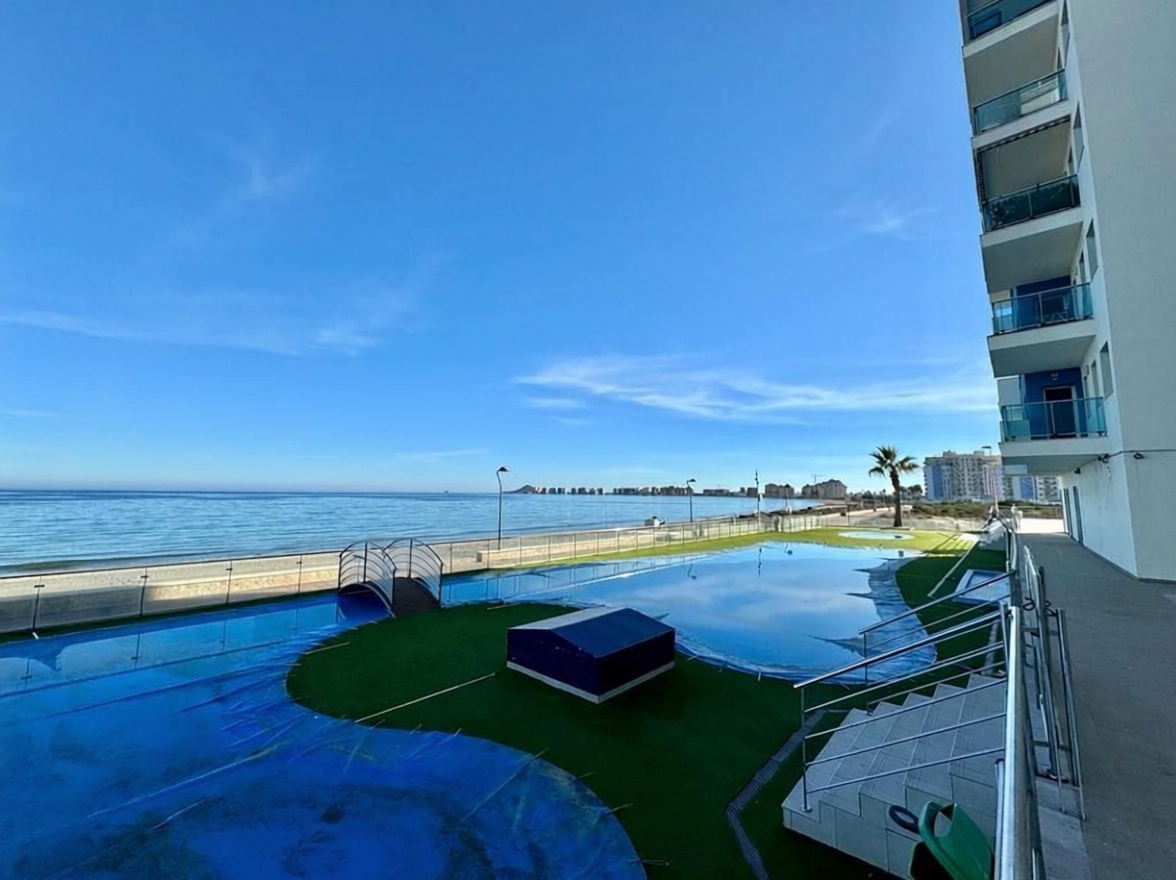 Beachfront flat in La Manga del Mar Menor — Sea view
