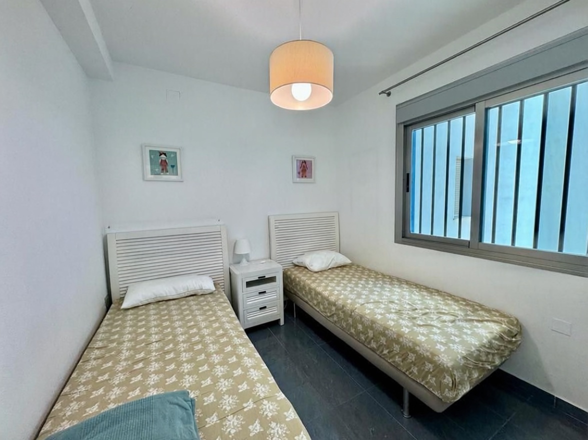 Beachfront flat in La Manga del Mar Menor — Bedroom