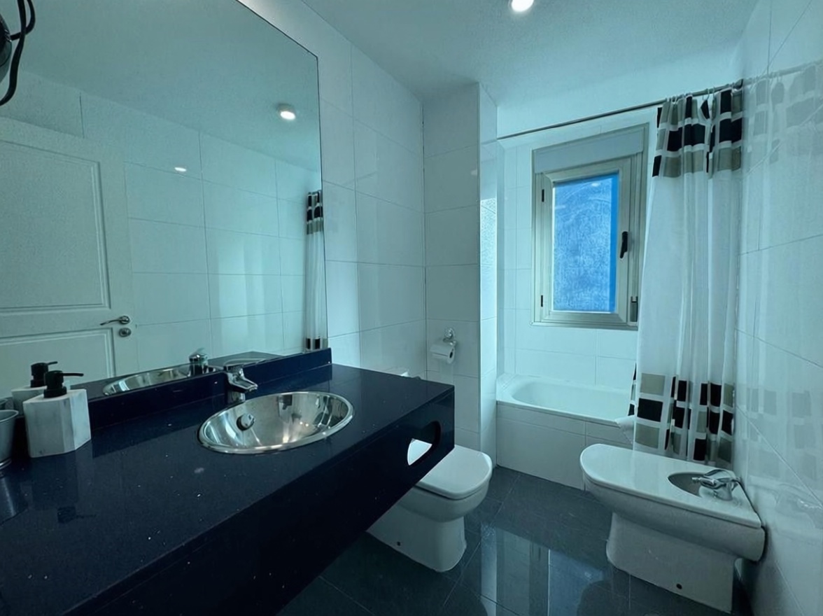 Beachfront flat in La Manga del Mar Menor — Bathroom