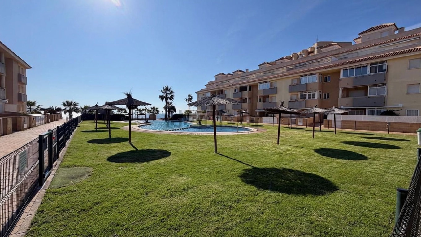 Appartement en première ligne de plage à La Manga del Mar Menor — Vue mer