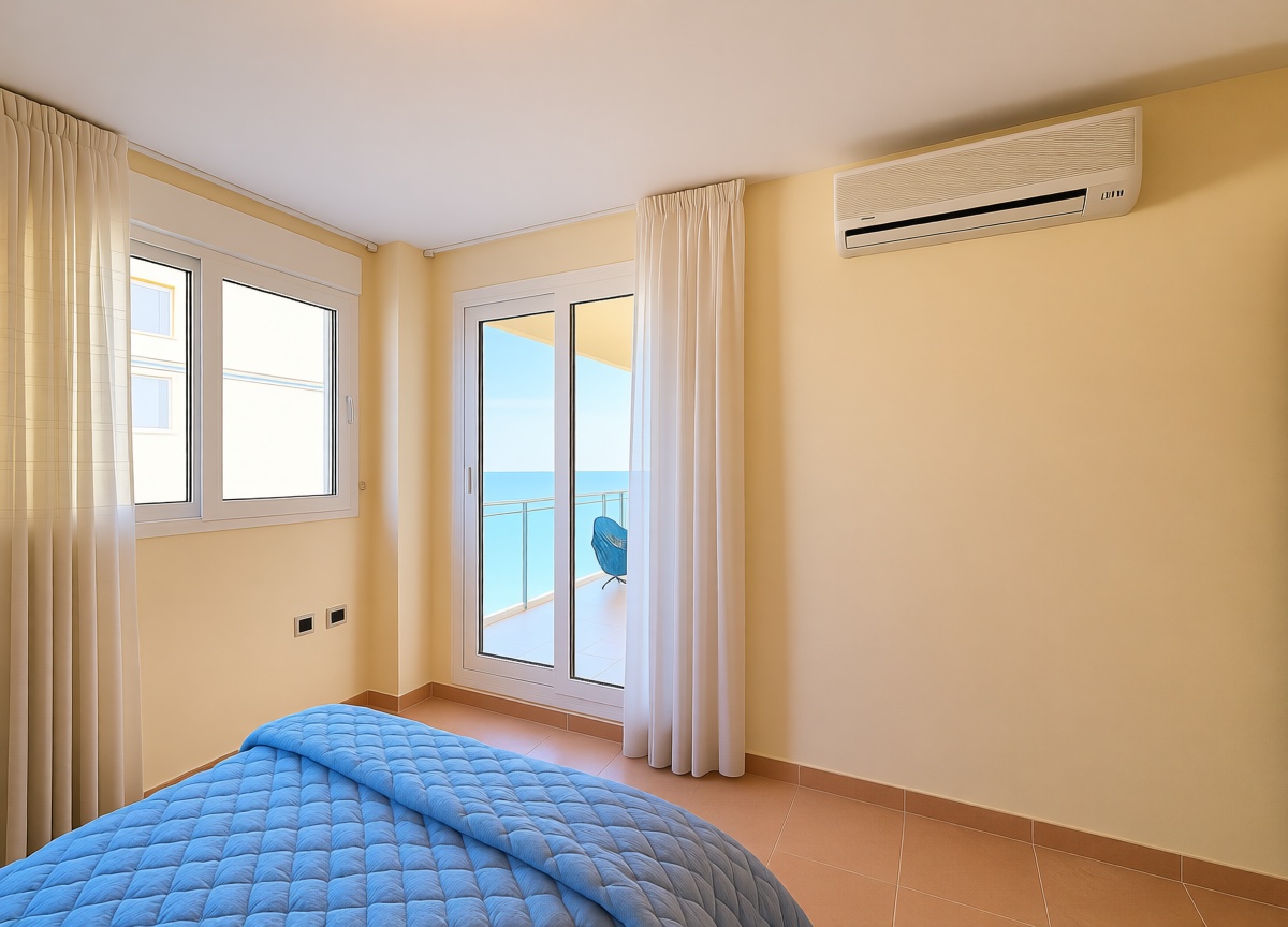 Piso en primera línea de playa en La Manga del Mar Menor — Dormitorio