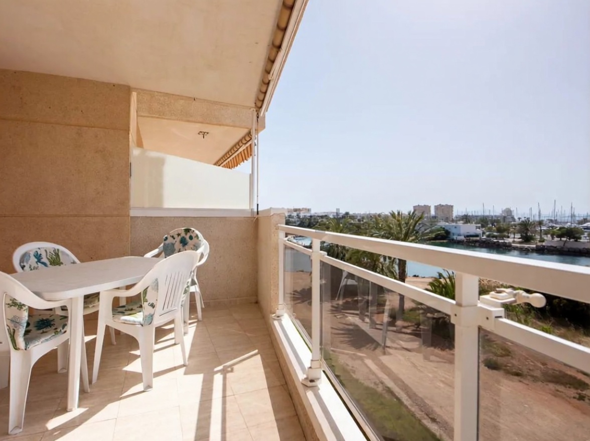 Beachfront flat in La Manga del Mar Menor