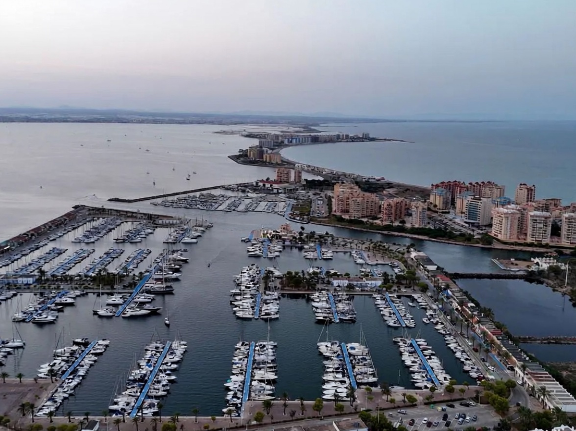 Beachfront flat in La Manga del Mar Menor — Aerial