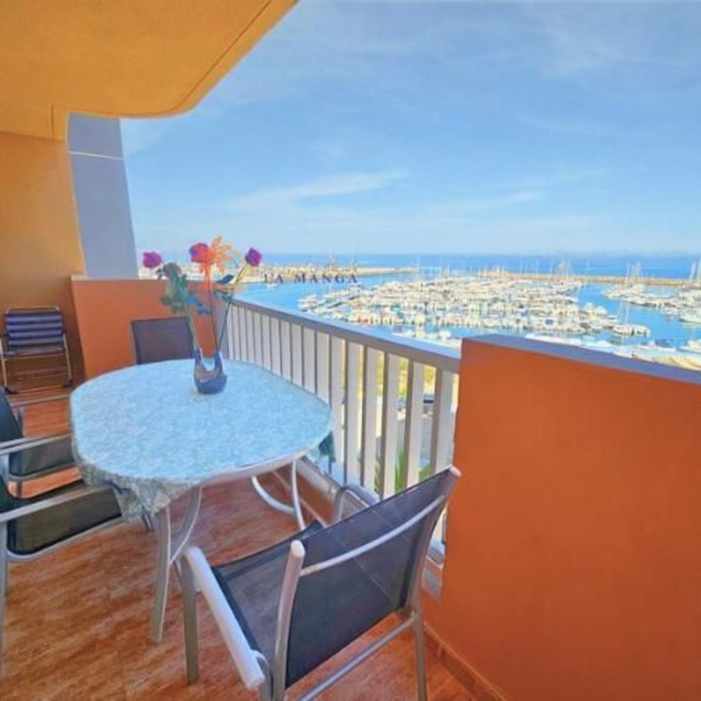 Beachfront flat in La Manga del Mar Menor