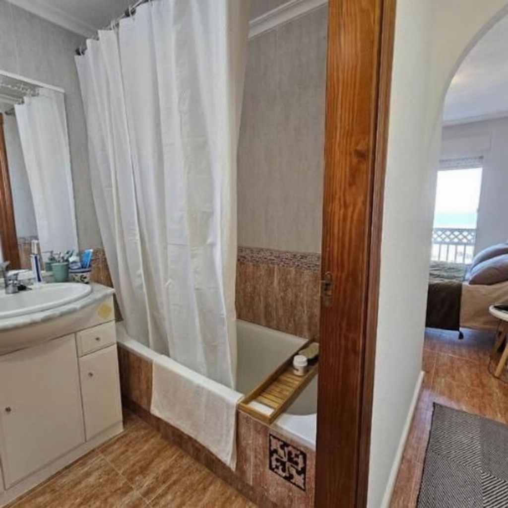Beachfront flat in La Manga del Mar Menor — Bathroom