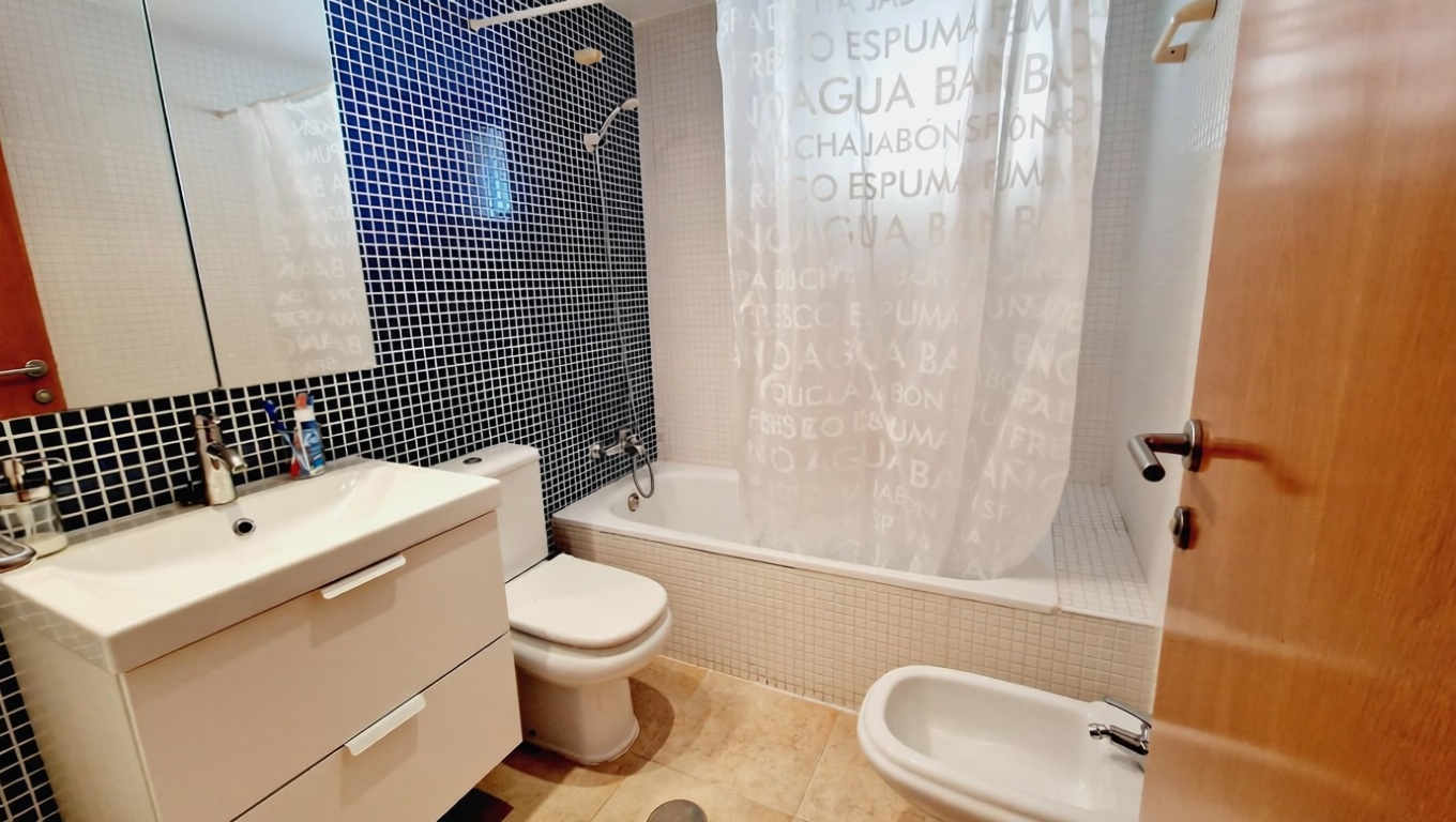 Wohnung in erste Strandlinie in La Manga del Mar Menor — Bad