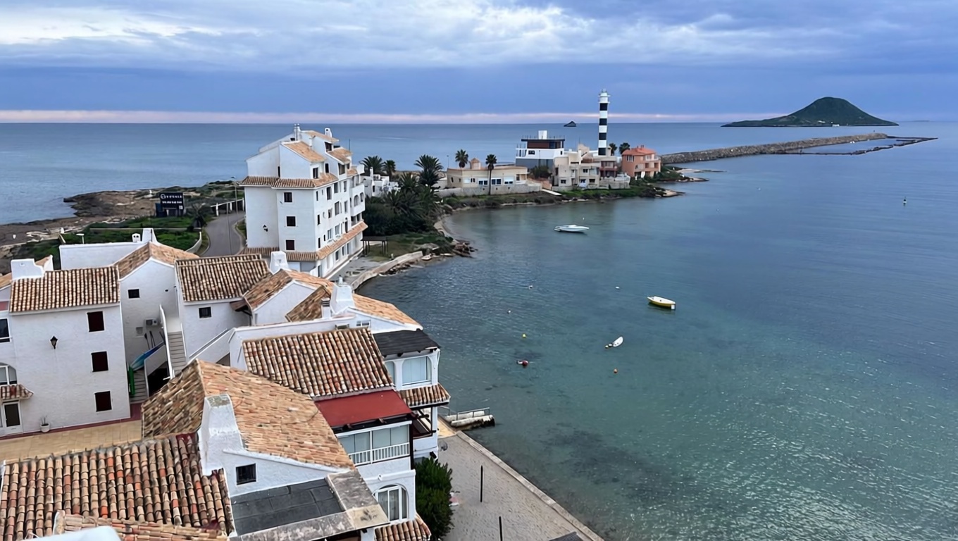 Piso en primera línea de playa en La Manga del Mar Menor