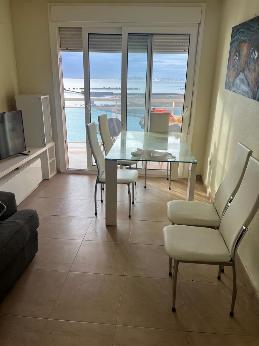 Piso en primera línea de playa en La Manga del Mar Menor — Comedor