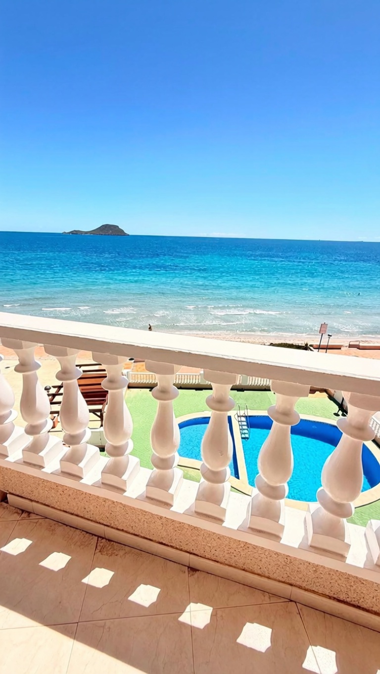Piso en primera línea de playa en La Manga del Mar Menor