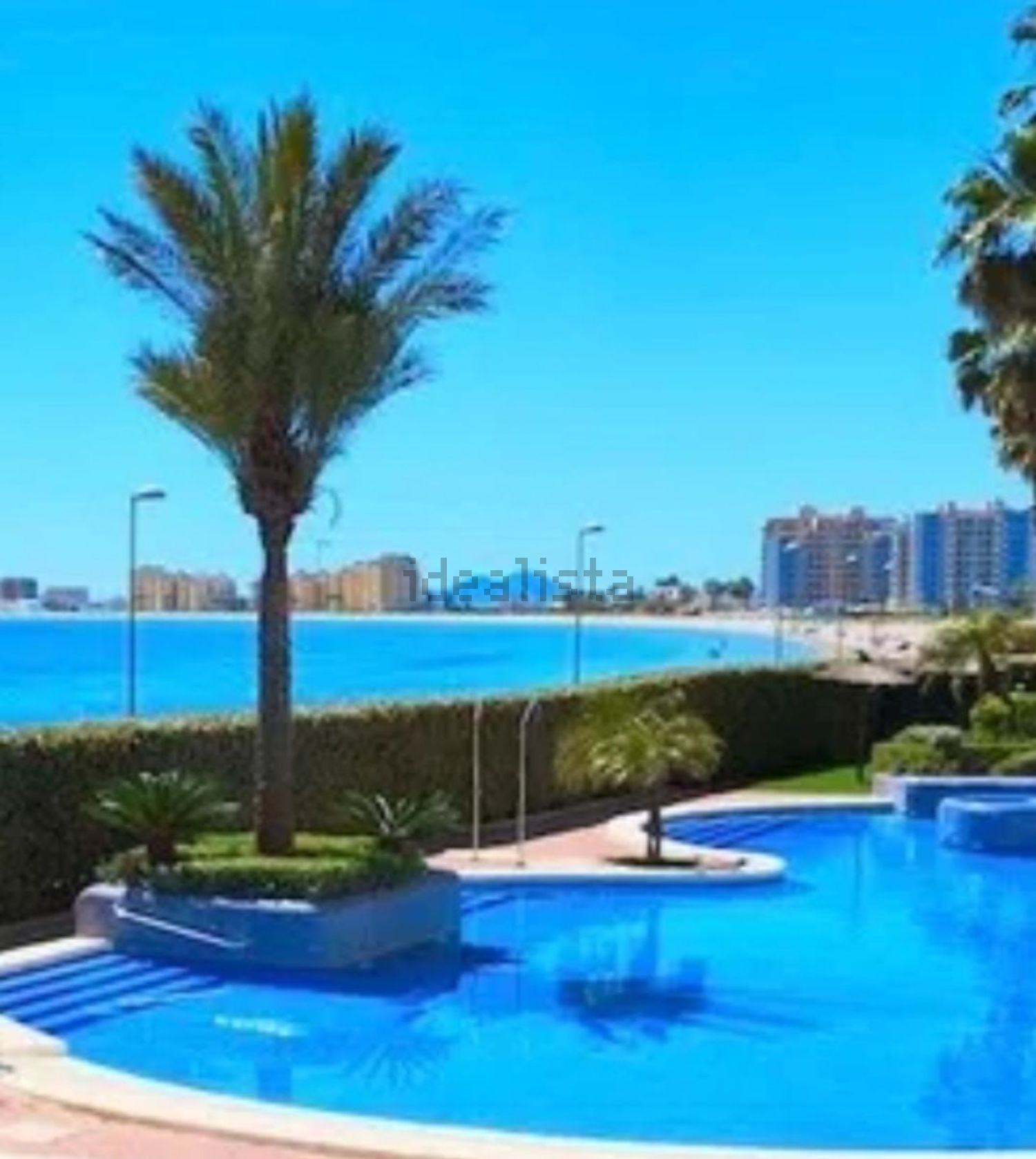 Piso en venta en primera línea de playa en La Manga del Mar Menor