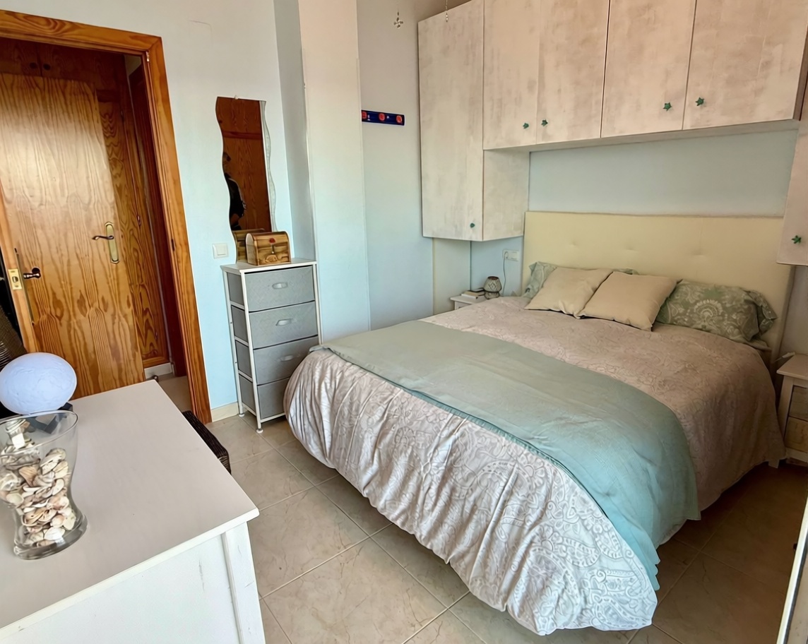 Piso en primera línea de playa en La Manga del Mar Menor — Dormitorio