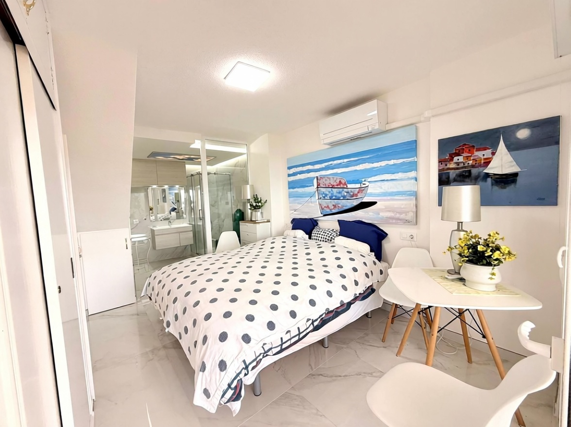 Piso en primera línea de playa en La Manga del Mar Menor — Dormitorio