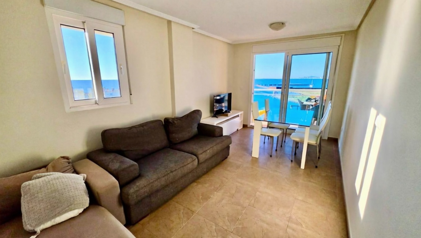 Piso en primera línea de playa en La Manga del Mar Menor — Salón