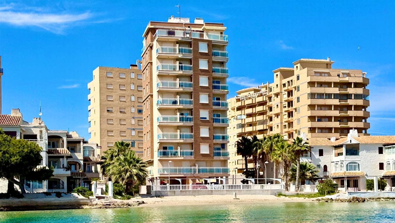 Piso en primera línea de playa en La Manga del Mar Menor — Vista mar