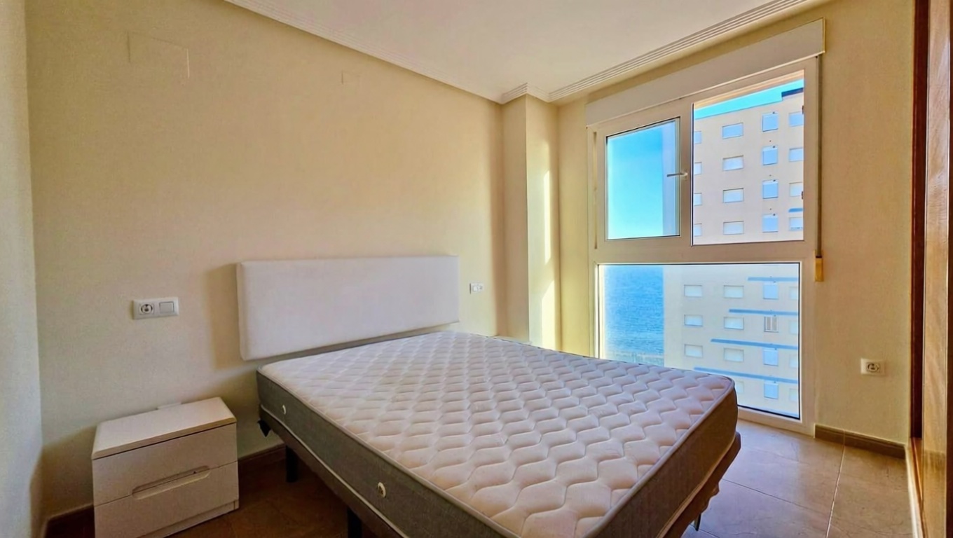 Piso en primera línea de playa en La Manga del Mar Menor — Dormitorio