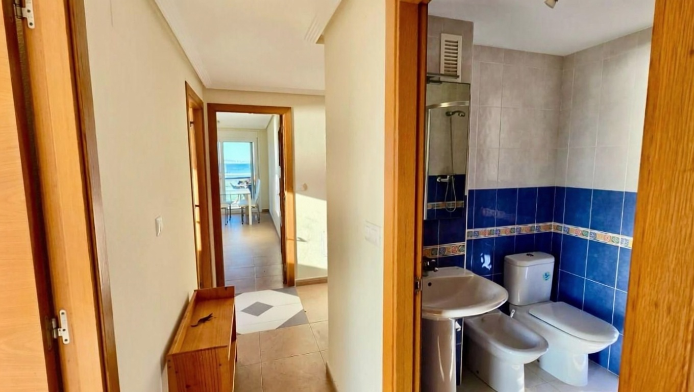 Piso en primera línea de playa en La Manga del Mar Menor — Baño