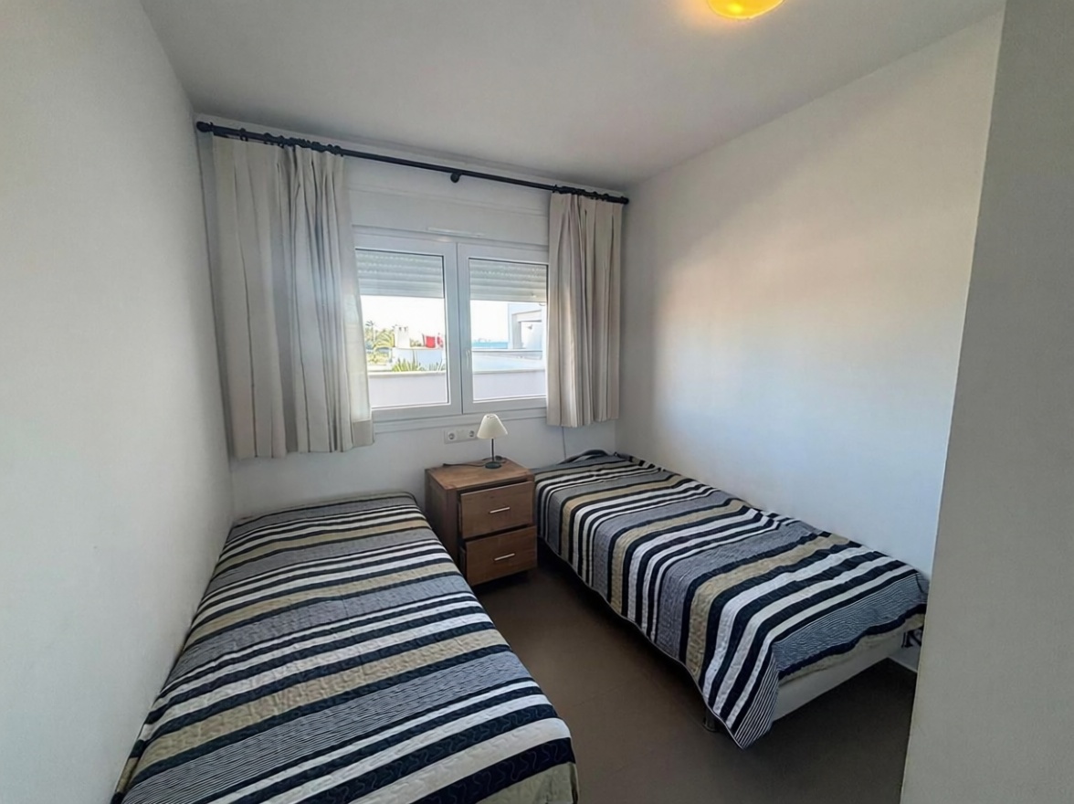 Piso en primera línea de playa en La Manga del Mar Menor — Dormitorio