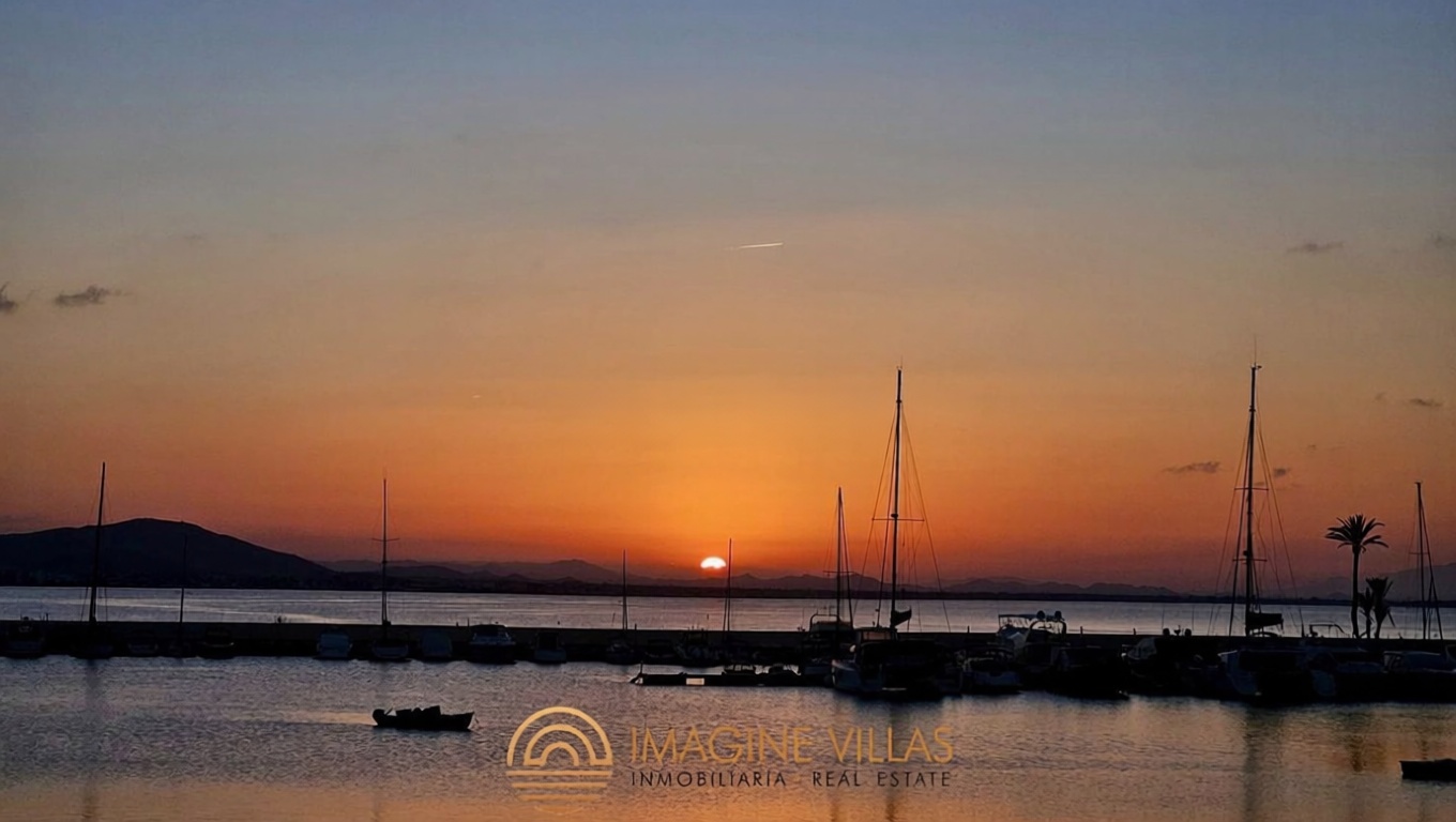 Piso en primera línea de playa en La Manga del Mar Menor — Vista mar
