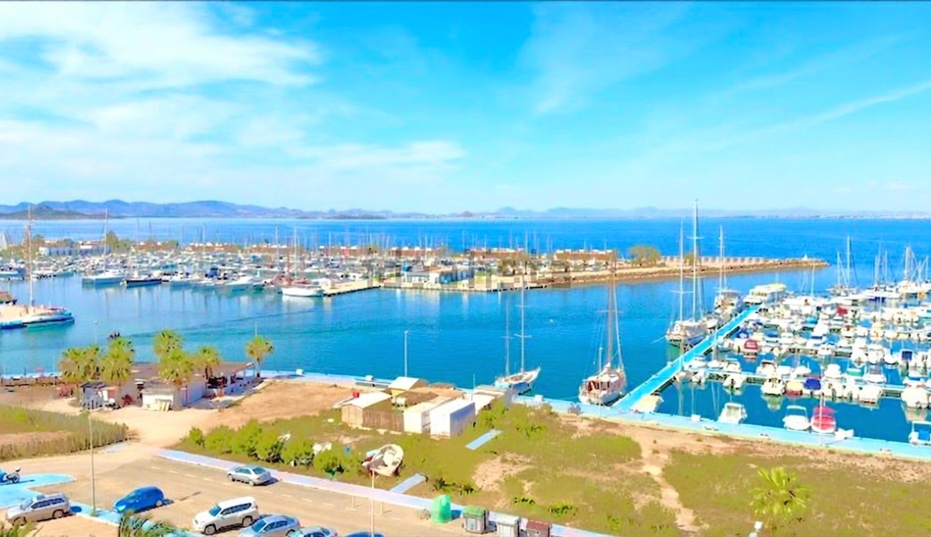 Piso en primera línea de playa en La Manga del Mar Menor — Vista mar