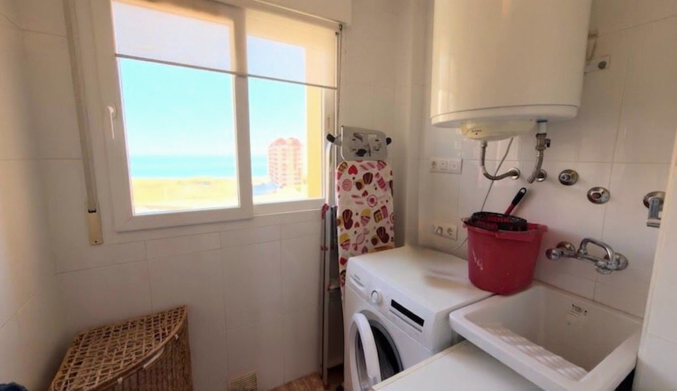 Piso en primera línea de playa en La Manga del Mar Menor — Dormitorio